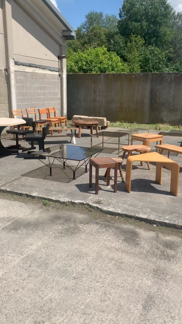 We are ready to welcome you today Sunday 23/06 between 10 and 17 h 😊
Elderbergstraat 4+, 9310 Aalst is the place to be (next to OD Groen, on the Morliplas self storage area)
#artdeco #midcenturymodern #hollywoodregency #midcentury #vintagefurniture #design #vintagedesign #vintagefurniture #vintagelighting #vintageaccesories #vintageclothes #gift #uniquegifts #popup #stocksales #50s #60s #70s #80s #midcentury #midcenturymodern #decoration #interior #decor #homedecor #homedecors #interiordesign #interiorstyling #vintageinteriorstyling