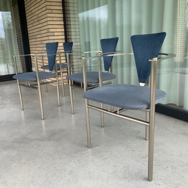 Belgo Crhrom dining chairs
Set of 4 chairs with brushed metal frame, grey and blue fabric.
54 cm wide,52 cm deep and 81 cm high. Seat height is 46 cm
Belgian postmodern design from the 80s
🟢 For sale
#80 #80s #postmodern #vintagefurniture #design #Belgiandesign #belgochrom #madeinBelgium #belgochrom #metalframe #stoel #chair #diningchair #postmodernchair #chaise #chaisedesign #diningchair #designchair #highquality #vintageshop #vintagedealer #interior #decor #homedecor #homeideasdecor #livingroomdecor #interiordesign #interiorstyling #vintageinteriorstyling #sustainabledesign
