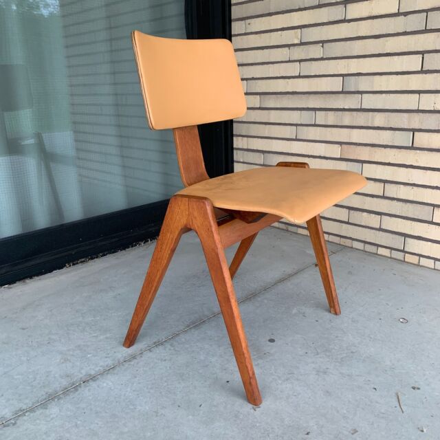 Hillestak chair by Robin Day for Hille and Co 
Seat and back made of moulded plywood covered with beige skai on a beech structure
49 cm wide, 44 cm deep and 79 cm high. Seat height 44 cm
Iconic British design form the 50s
🟢 For sale
#iconicdesign #robinday #robindaychair #robindaydesign #hillestak #hillestakchair #britishdesign #madeinengland #50sinterior #woodenchair #skaichair #chair #chaise #stoel #plywoodchair #diningchair #50s #vintageinspiration #beechchair #decoration #interior #homedecors #interiors #interiordesign #interiorstyling #vintageinteriorstyling #interiorinspiration #interiorideas #designinspiration #forsale