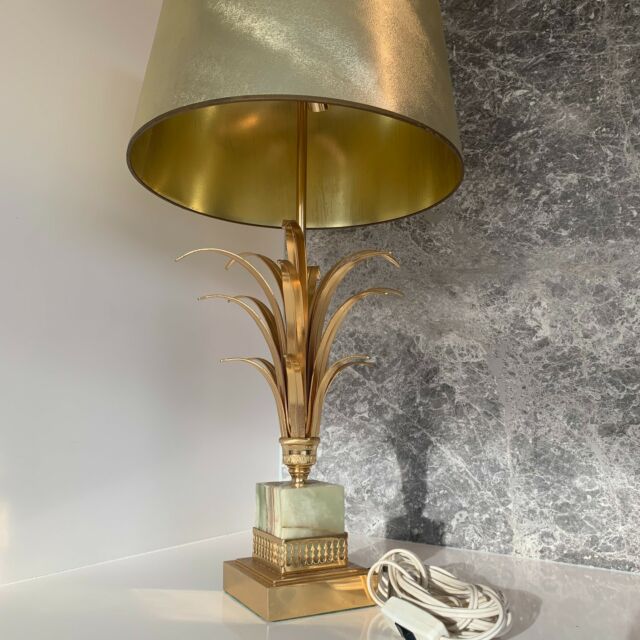 Hollywood regency table lamp
Mid-century table lamp with square marble base and palm or reed leaves. 
Round gold coloured lampshade. Small brass pineapple screw on top. 
63 cm high, diameter shade 30 cm
🔴 Sold
#vintitch #vintage #retro #cool #vintageaccesories #accesories #lighting #tablelamp #palmplamp #hollywoodregencylamp #reedlamp #madeinBelgium #Belgiandesign #Boulanger #design #vintagedesign #hollywoodregency #brass #midcentury #70 #60 #decoration #homedecors #interior #interiorstyling #vintageinteriorstyling #sustainabledesign #forsale