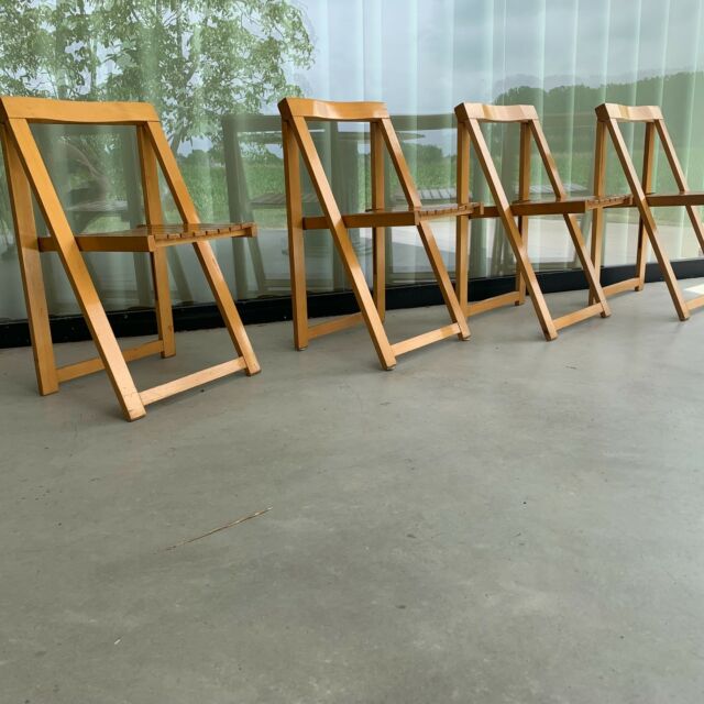 Folding chairs by Aldo Jacober for Bazzani
Set of 4 'Trieste' chairs in stained oak
Lightweights,, yet very sturdy, 45 cm wide and deep
Seat height 45 cm and total height 75 cm
🔴 Sold
#vintitch #vintage #retro #cool #vintagefurniture #design #iconicdesign #AldoJacober #Bazzani #Italy #Italiandesign #vintagedesign #wood #oak #chair #foldingchair #chaise #chaisepliante #stoel #klapstoel #decoration #interior #decor #homedecor #homedecors #interiordesign #interiorstyling #vintageinteriorstyling #sustainabledesign