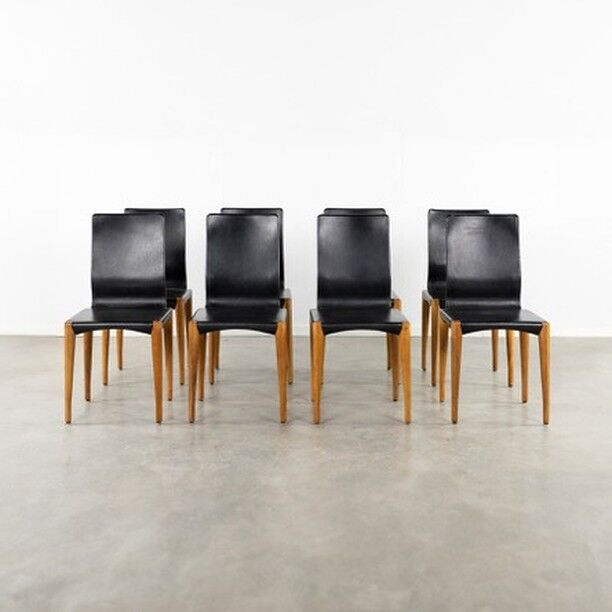 Set of Molteni chairs 
8 chairs in soft leather and wood
44 cm wide, 47 cm deep and 90 cm high, seat height 45 cm 
Pure and ergonomic Italian design 
🟢 For sale
#vintitch #vintage #retro #cool #vintagefurniture #design #iconicdesign #Molteni #Moltenichair #Italy #Italiandesign #vintagedesign #wood #stoel #chair #diningchair #chaise #designchair #chaisedesign #designchair #decoration #interior #decor #homedecor #homedecors #interiordesign #interiorstyling #vintageinteriorstyling #sustainabledesign
