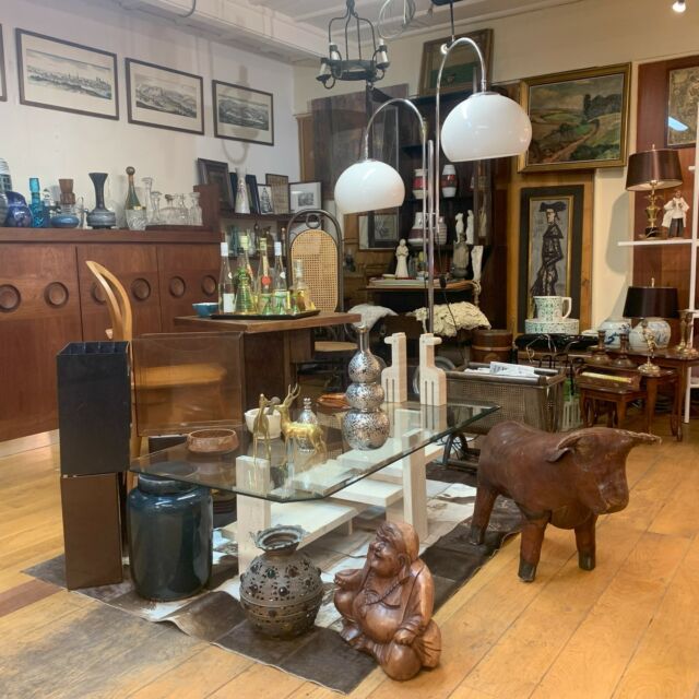 Sneak preview of the pop-up store
Hundreds of vintage and design items for sale during the pop-up store and stock sale 9/12 and 10/12, from 10 a.m. to 5 p.m. each time at Eledegergstraat 4+ in Aalst.
Some navigation systems don't know this address, it is situated at the Morliplas self storage site, just next to ODGroen (Kammenkouterstraat 80, 9310 Meldert)
#vintitch #vintage #retro #cool #vintagefurniture #design #vintagedesign #vintagefurniture #vintagelighting #vintageaccesories #vintageclothes #gift #christmasgift #popup #stocksales #50s #60s #70s #80s #midcentury #midcenturymodern #decoration #interior #decor #homedecor #homedecors #interiordesign #interiorstyling #vintageinteriorstyling #sustainabledesign