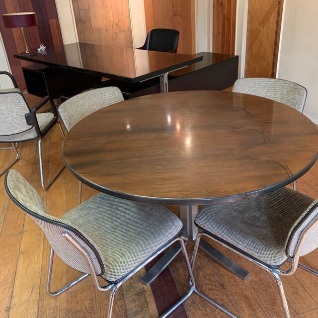 Formanova meeting table 
Lacquered rio rosewood and chromed steel frame
This table is part of a set with matching corner desk and lowboard
120 cm in diameter and 76 cm high
Mid-century Italian design in mint condition
🟢 For sale
 #vintage #midcentury #table #meetingtable #giannimoscatellidesign #timelessdesign #vintagefurniture #70s #rosewood #chromedsteel #vergadretafel #formanova #office #midcentury #Italy #Italiandesign #vintageofficefurniture #decor #decors #interior #interiorstyling #madmenstyle #formanovadesign #sustainabledesign #bureaudesign #giannimoscatelli #officefurniture #moscatelli #sustainabledesign #designitalien