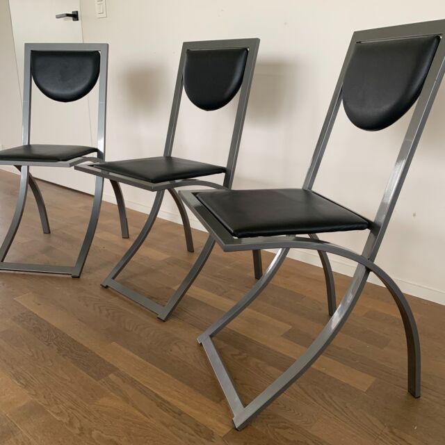 Sinus chairs by Karl Friedrich Förster for KFF
Metal frame with wooden seat and back panel covered with leather
44 cm wide, 40 cm deep and 88 cm high. Seat height 48 cm
Timeless German design from the 90s
🟢 For sale
#90s #moderndesign #kff #furniture #design #iconicdesign #friederichfroster #sinuschair #metal #germandesign #vintagedesign #oak #stoel #chair #diningchair #chaise #designchair #chaisedesign #designchair #interior #decor #homedecor #homeideasdecor #livingroomdecor #interiordesign #interiorstyling #vintageinteriorstyling #sustainabledesign
