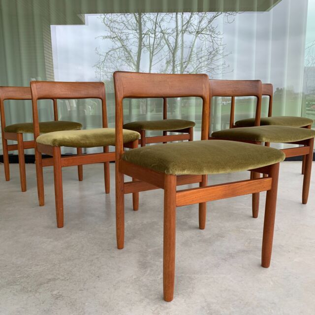 Teak dining chairs by John Herbert for A. Younger
Set of 6 teak wood upholseterd in green fabric
52 cm wide, 48 cm deep, 76 cm, seat height 45 cm
Rare and elegant British design form the 60s
🟢 For sale
#midcenturymodern #vintage #elegantchair #design #cool #vintagefurniture #design #britishdesign #stoel #chair #diningchair #chaise #designchair #chaisedesign #60s #madeinBritain #JohnHerbert #ayounger #teak #decoration #interior #decor #homedecor #homeideasdecor #livingroomdecor #interiordesign #interiorstyling #vintageinteriorstyling #sustainabledesign #vintagedealer