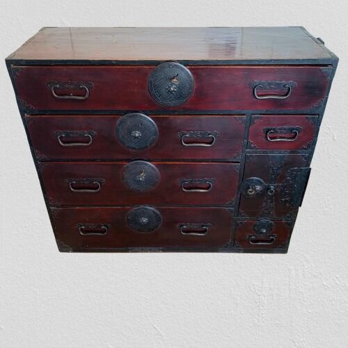 Antique Japanese Isho Tansu 🟢
Made of Kuri (chestnut) and Sugi (Cryptomeria) wood. Original finish with Urushi lacquer and hand-forged iron hardware. Lock plates with bronze outer round frames and 3 different keys to lock the different drawers. Handles are warabite-style. Six drawers and a security hinged door that conceals 3 additional drawers. 106 cm wide, 42 cm deep and 90 cm high
Furniture from the Meiji period (1880-1890)
#artsandcrafts #orientalartsandcrafts #japaneseartsandcrafts #traditionalfurniture #lacqueredcabinet #handmadefurniture #woodencabinet #noscrews #japanesefunrniture #japaneseantiques #craftmanship #orientalantiques #orientalantiquesforsale #yonezawa #urushilacquer #kuri #warabite #mejiperiodcabinet #ishotansu #decoration #interior #homedecors #interiors #interiordesign #interiorstyling #vintageinteriorstyling #interiorinspiration #interiorideas #designinspiration