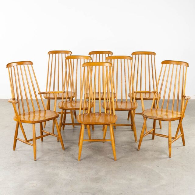 Set of 8 spindle back chairs Tapiovaara style
2 armchairs and 6 dining chairs in wood
68 cm wide, 54 cm deep and 102 cm high, seat height 41 cm 
Probably Eastern European produce
🟢 For sale
#vintitch #vintage #retro #cool #vintagefurniture #design #iconicdesign #Tapiovaara #Ercol #Eastern_Europe #spijlenstoel #spindlebackchair #wood #stoel #chair #diningchair #chaise #berch #oak #chaisedesign #designchair #decoration #interior #decor #homedecor #homedecors #interiordesign #interiorstyling #vintageinteriorstyling #sustainabledesign